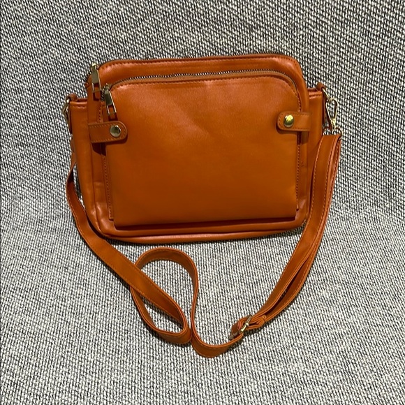 Handbags - Elegant Tan Leather Bag